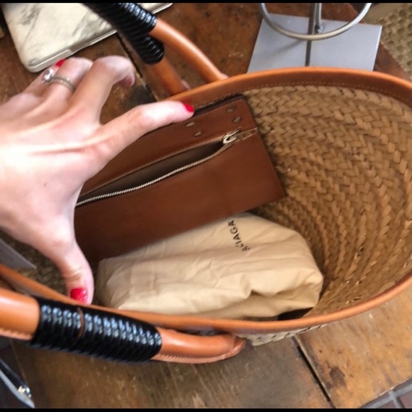 AUTHENTIC- Balenciaga straw beach tote 👜 💕 - Picture 5 of 6